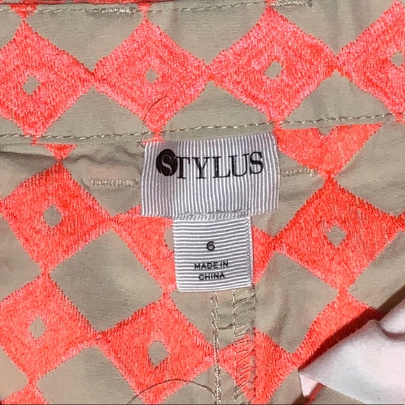 Stylus Summer Fun Shorts - Picture 2 of 3